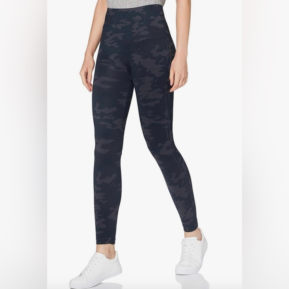 SPANX Look At‎ Me Now Seamless Leggings- Size Medium